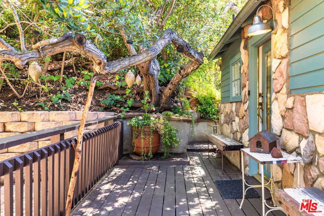 1553 Penny Rd, Topanga, CA 90290