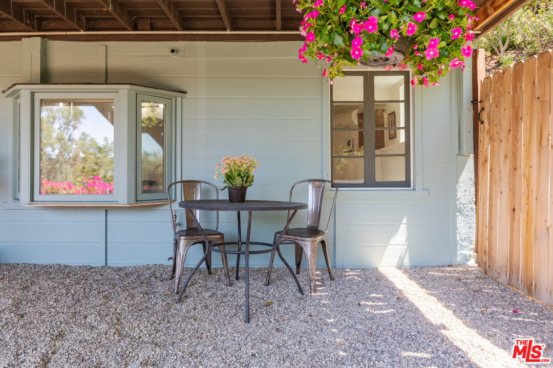 1553 Penny Rd, Topanga, CA 90290