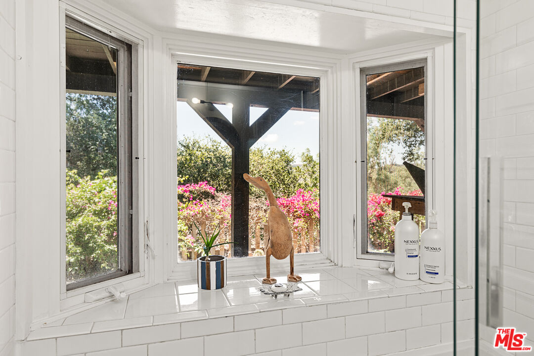 1553 Penny Rd, Topanga, CA 90290