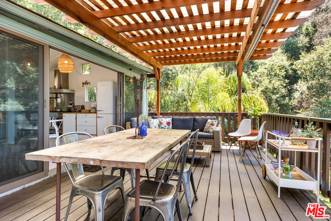 1553 Penny Rd, Topanga, CA 90290