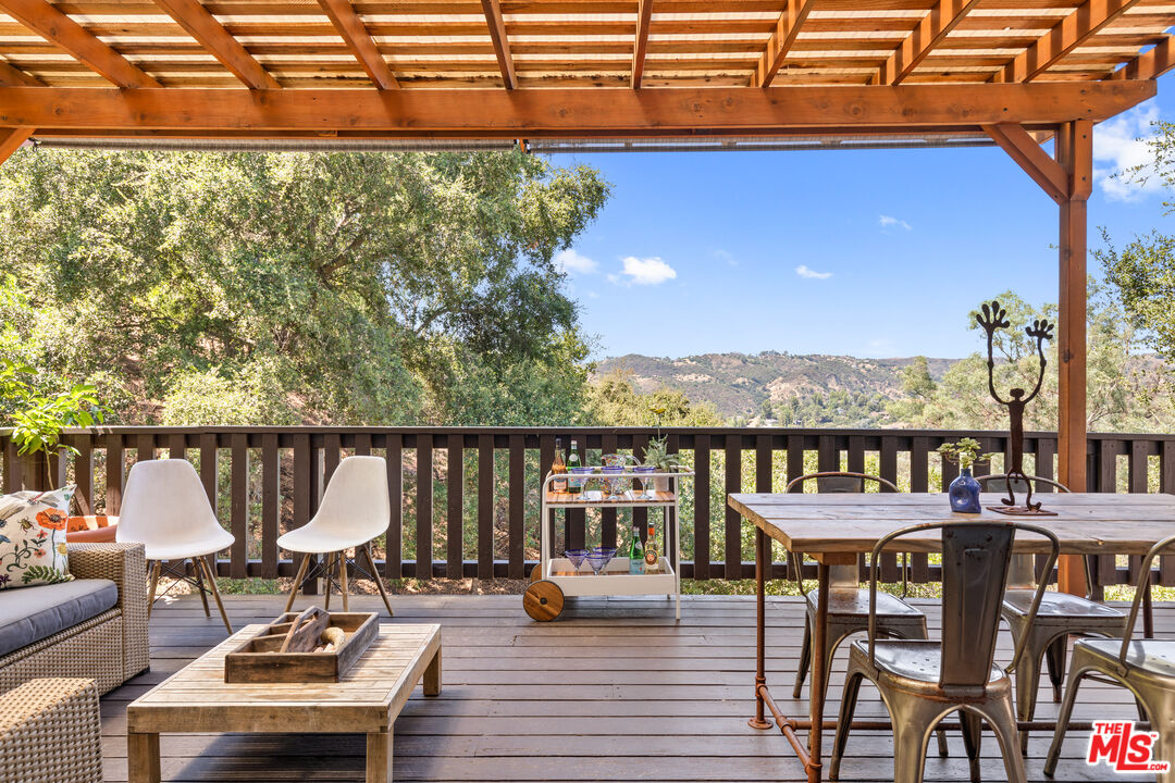 1553 Penny Rd, Topanga, CA 90290
