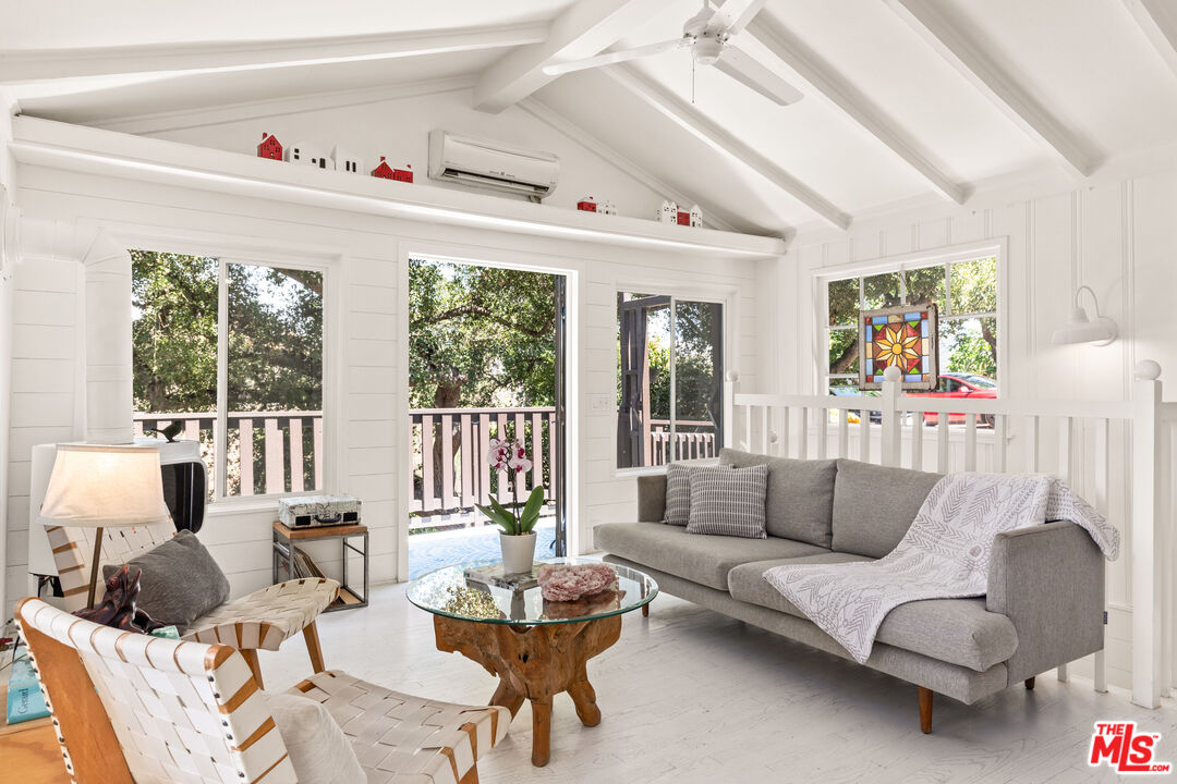 1553 Penny Rd, Topanga, CA 90290