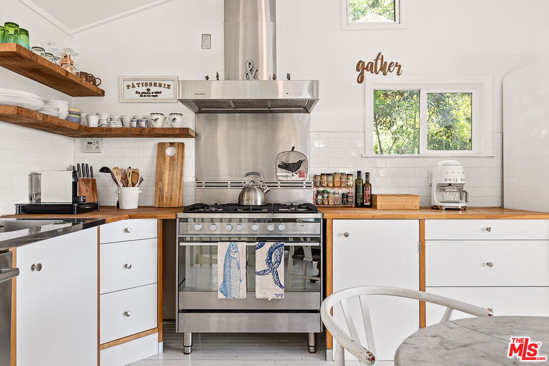 1553 Penny Rd, Topanga, CA 90290