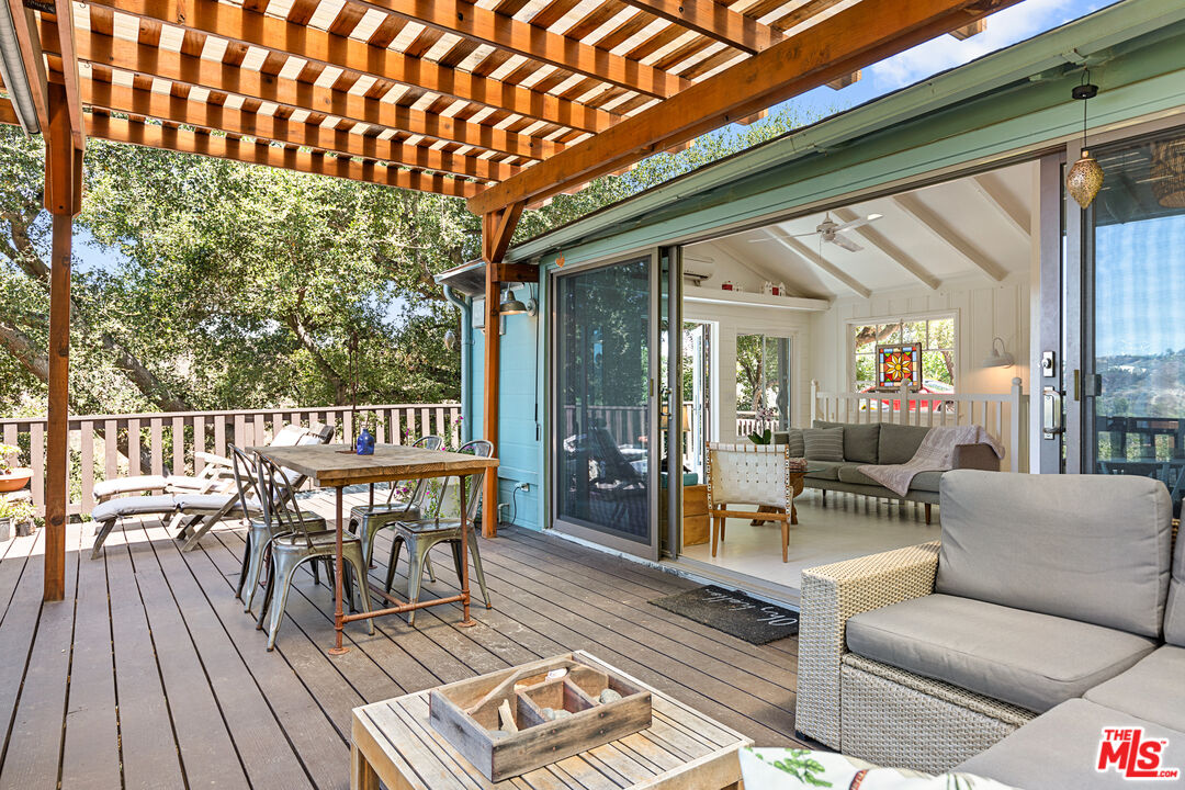 1553 Penny Rd, Topanga, CA 90290