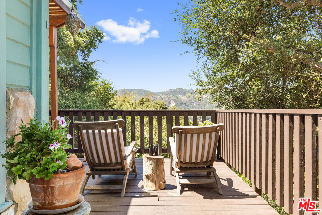 1553 Penny Rd, Topanga, CA 90290