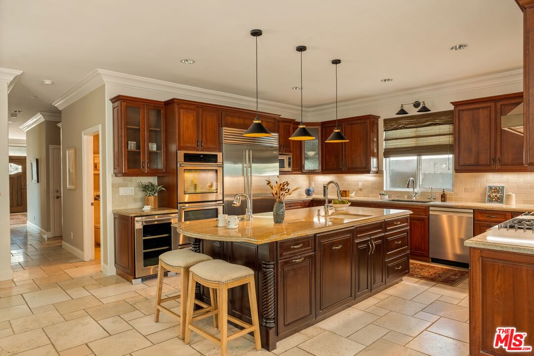 854 S Rimpau Blvd, Los Angeles, CA 90005