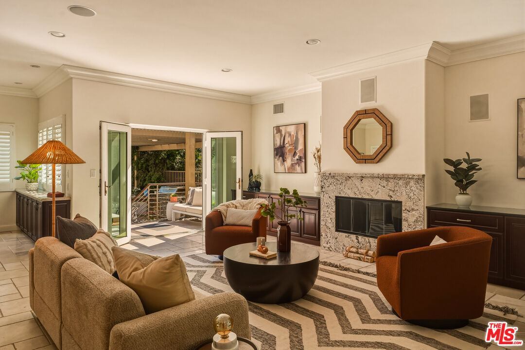854 S Rimpau Blvd, Los Angeles, CA 90005