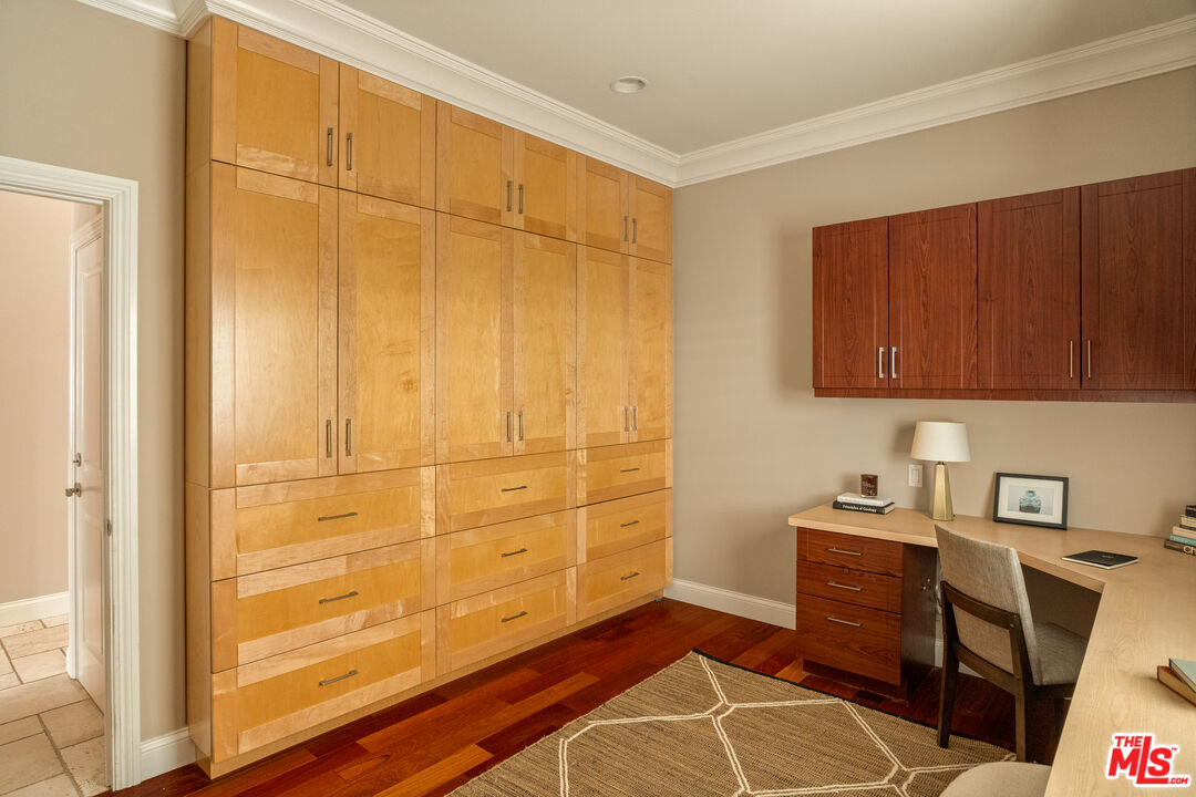 854 S Rimpau Blvd, Los Angeles, CA 90005
