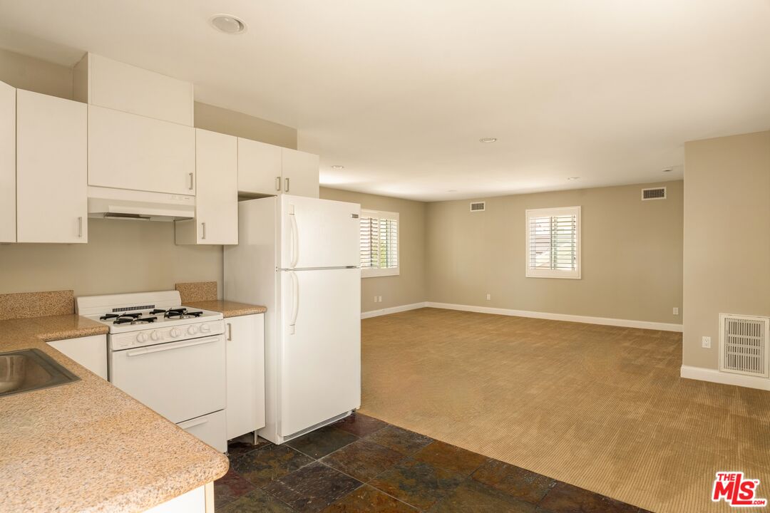 854 S Rimpau Blvd, Los Angeles, CA 90005