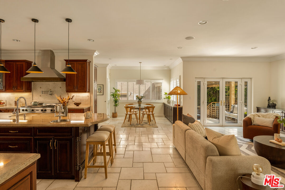 854 S Rimpau Blvd, Los Angeles, CA 90005