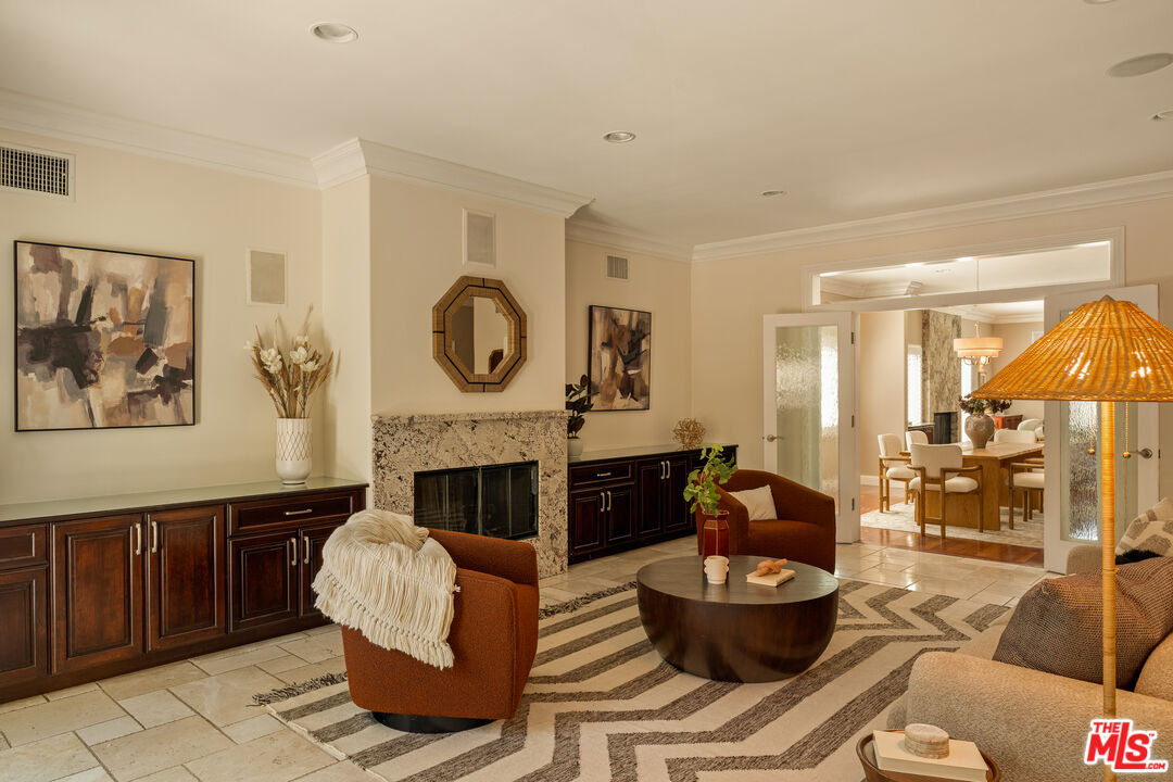 854 S Rimpau Blvd, Los Angeles, CA 90005