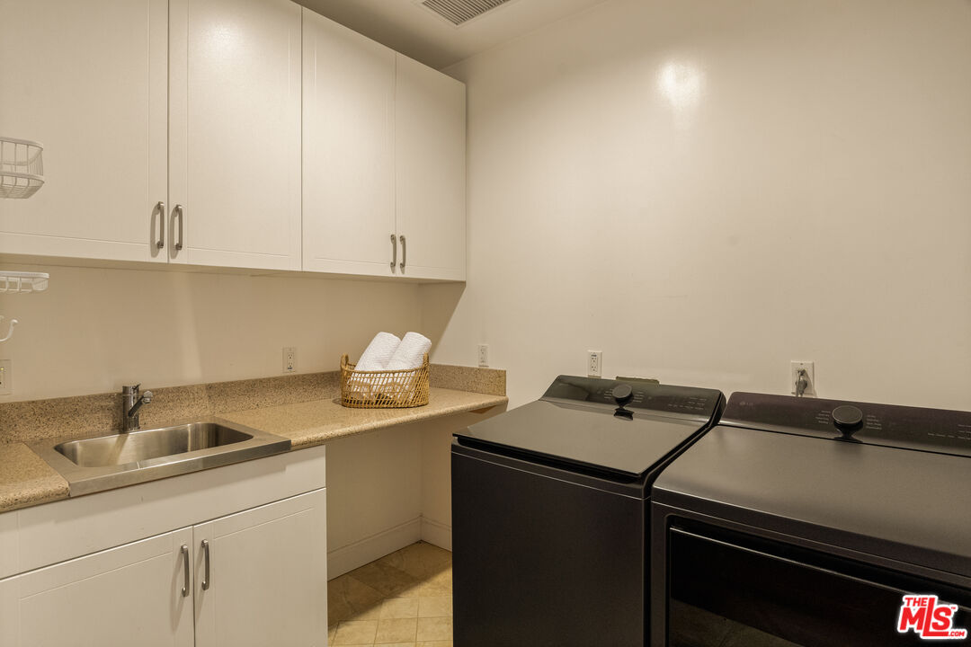 854 S Rimpau Blvd, Los Angeles, CA 90005