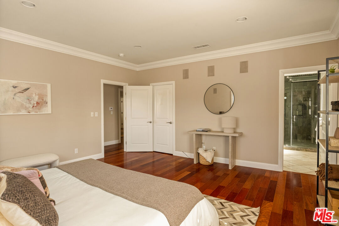 854 S Rimpau Blvd, Los Angeles, CA 90005