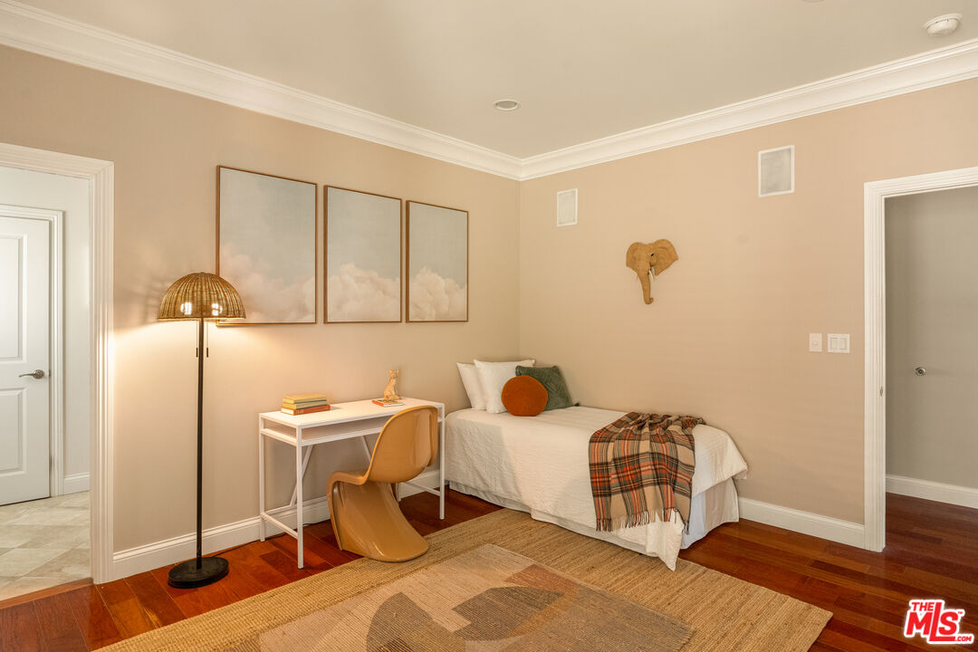 854 S Rimpau Blvd, Los Angeles, CA 90005
