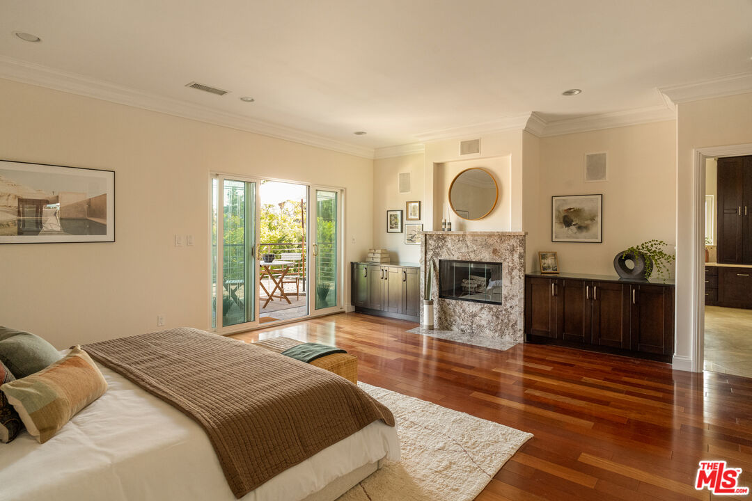 854 S Rimpau Blvd, Los Angeles, CA 90005
