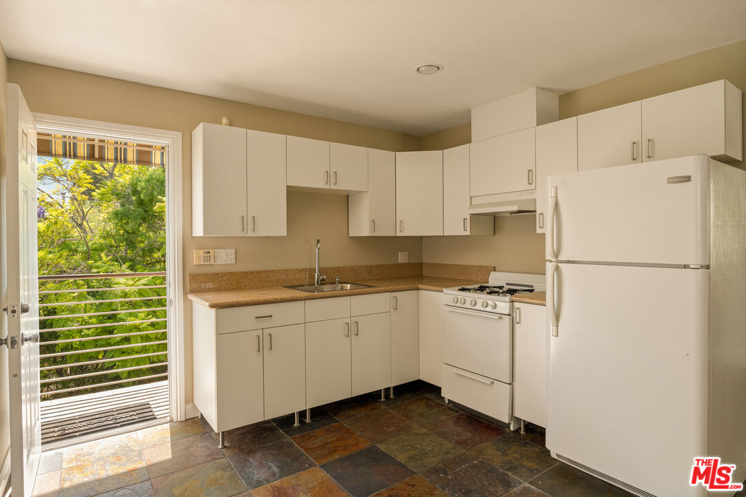854 S Rimpau Blvd, Los Angeles, CA 90005