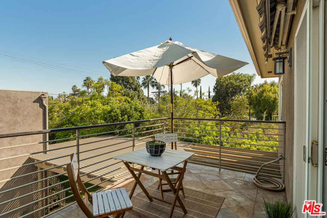 854 S Rimpau Blvd, Los Angeles, CA 90005