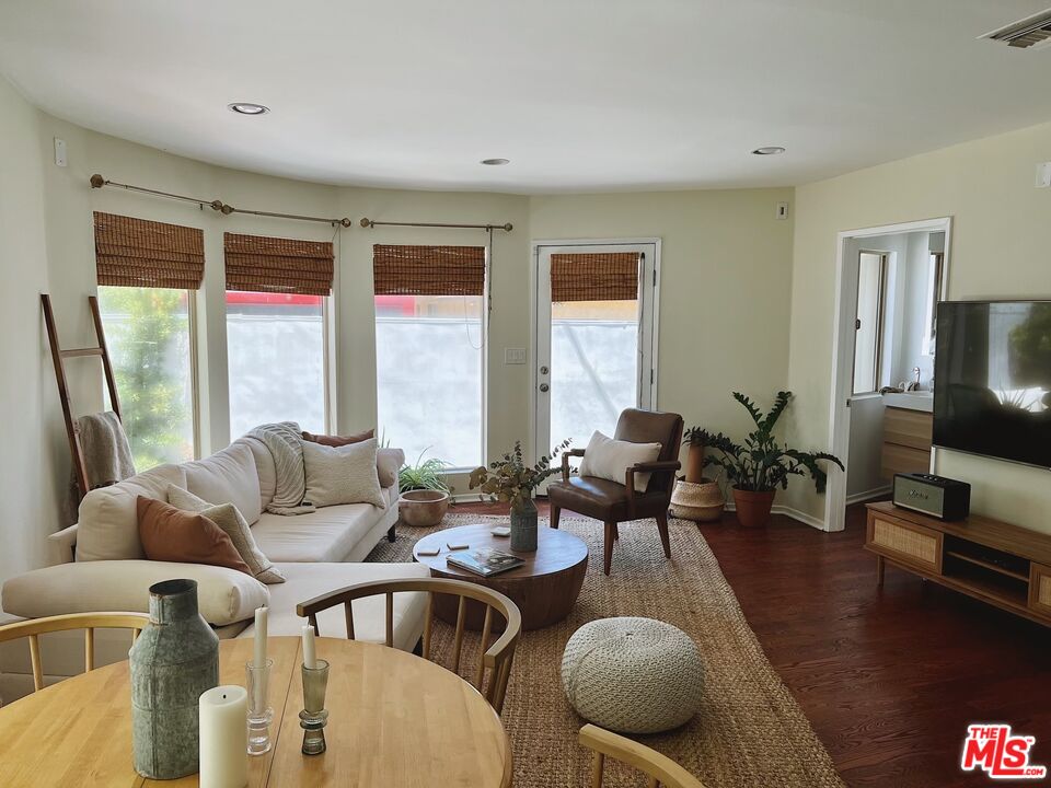 Property photo for 309 Venice Way, Venice, CA