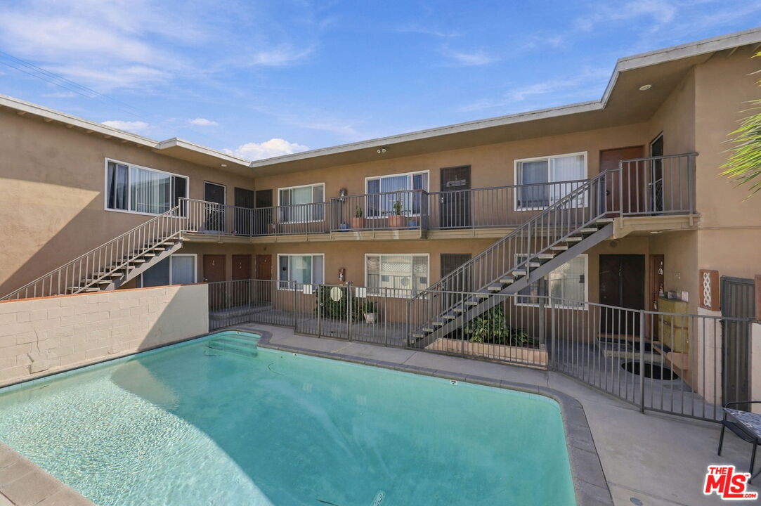 Property photo for 2540 S Barrington Ave, Los Angeles, CA