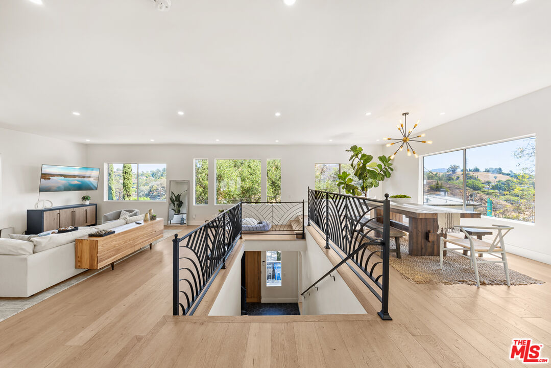 Property photo for 2927 Park Center Dr, Los Angeles, CA