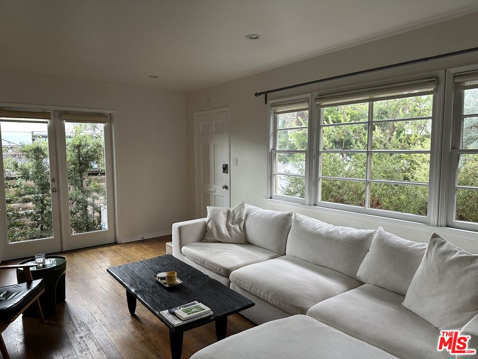 Property photo for 307 Venice Way, Venice, CA