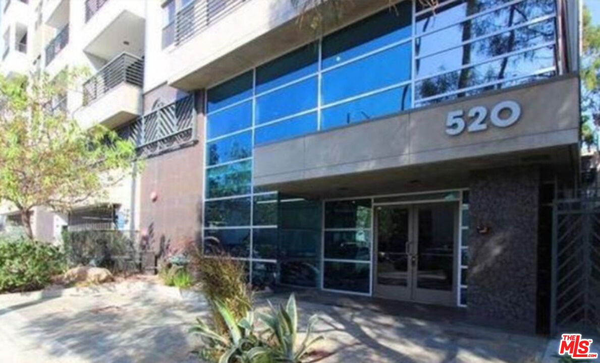 Property photo for 520 S Kingsley Dr, #406, Los Angeles, CA