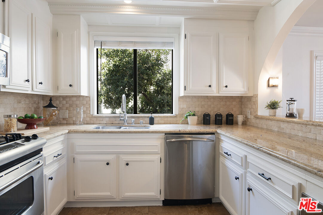 1925 S Beverly Glen Blvd, #39, Los Angeles, CA 90025 1925 S Beverly Glen Blvd, #39, Los Angeles, CA 90025