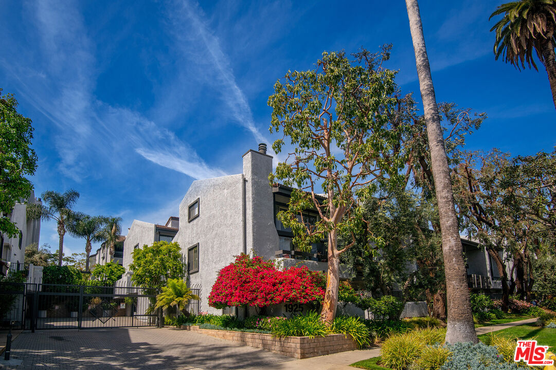 1925 S Beverly Glen Blvd, #39, Los Angeles, CA 90025 1925 S Beverly Glen Blvd, #39, Los Angeles, CA 90025