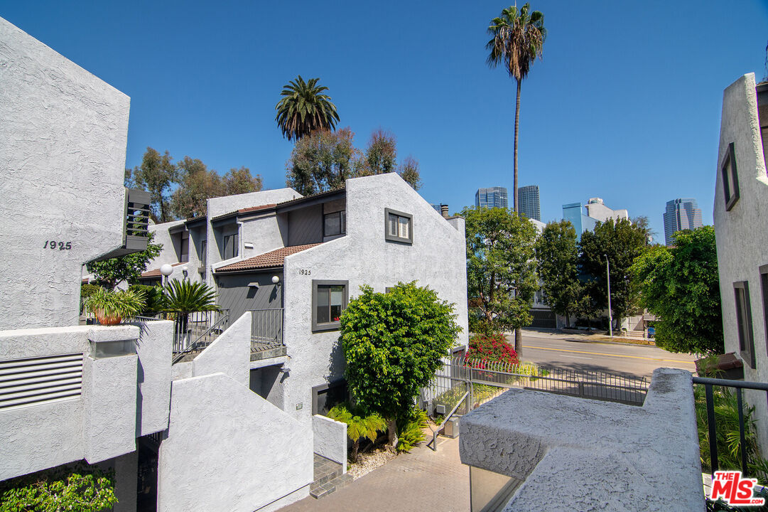1925 S Beverly Glen Blvd, #39, Los Angeles, CA 90025 1925 S Beverly Glen Blvd, #39, Los Angeles, CA 90025