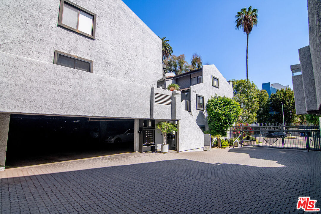 1925 S Beverly Glen Blvd, #39, Los Angeles, CA 90025 1925 S Beverly Glen Blvd, #39, Los Angeles, CA 90025