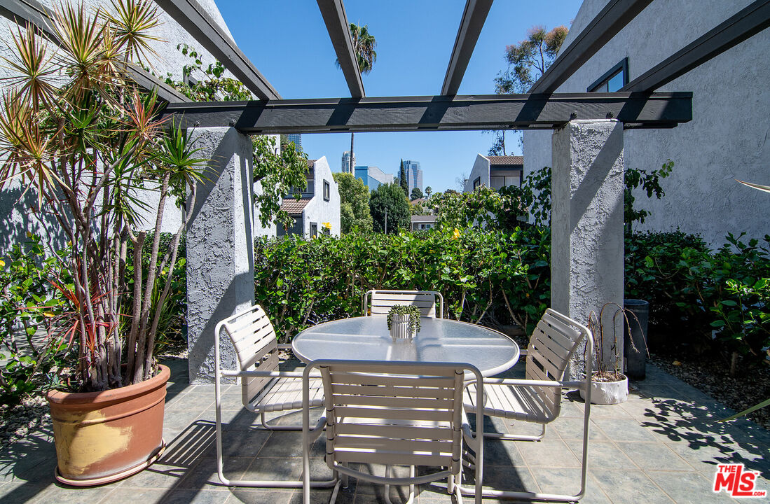 1925 S Beverly Glen Blvd, #39, Los Angeles, CA 90025 1925 S Beverly Glen Blvd, #39, Los Angeles, CA 90025