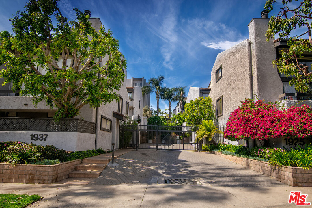 1925 S Beverly Glen Blvd, #39, Los Angeles, CA 90025 1925 S Beverly Glen Blvd, #39, Los Angeles, CA 90025