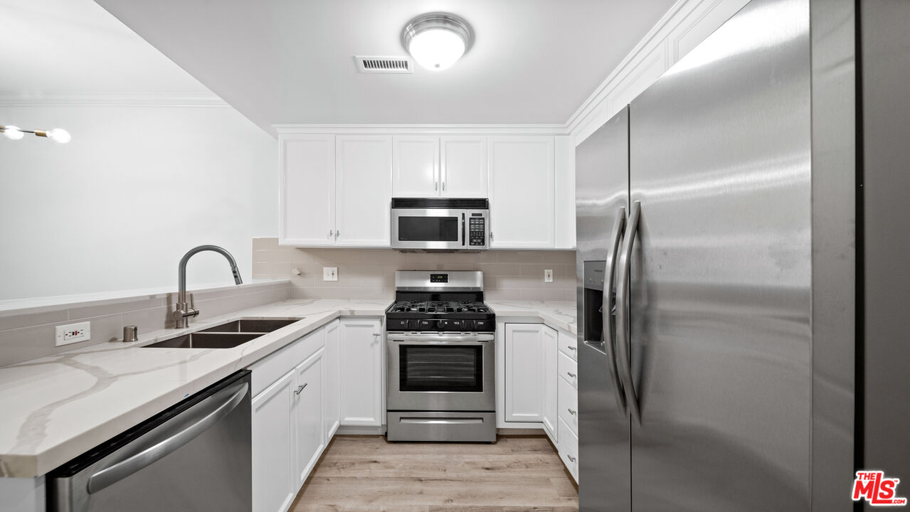Property photo for 2335 S Bentley Ave, #207, Los Angeles, CA