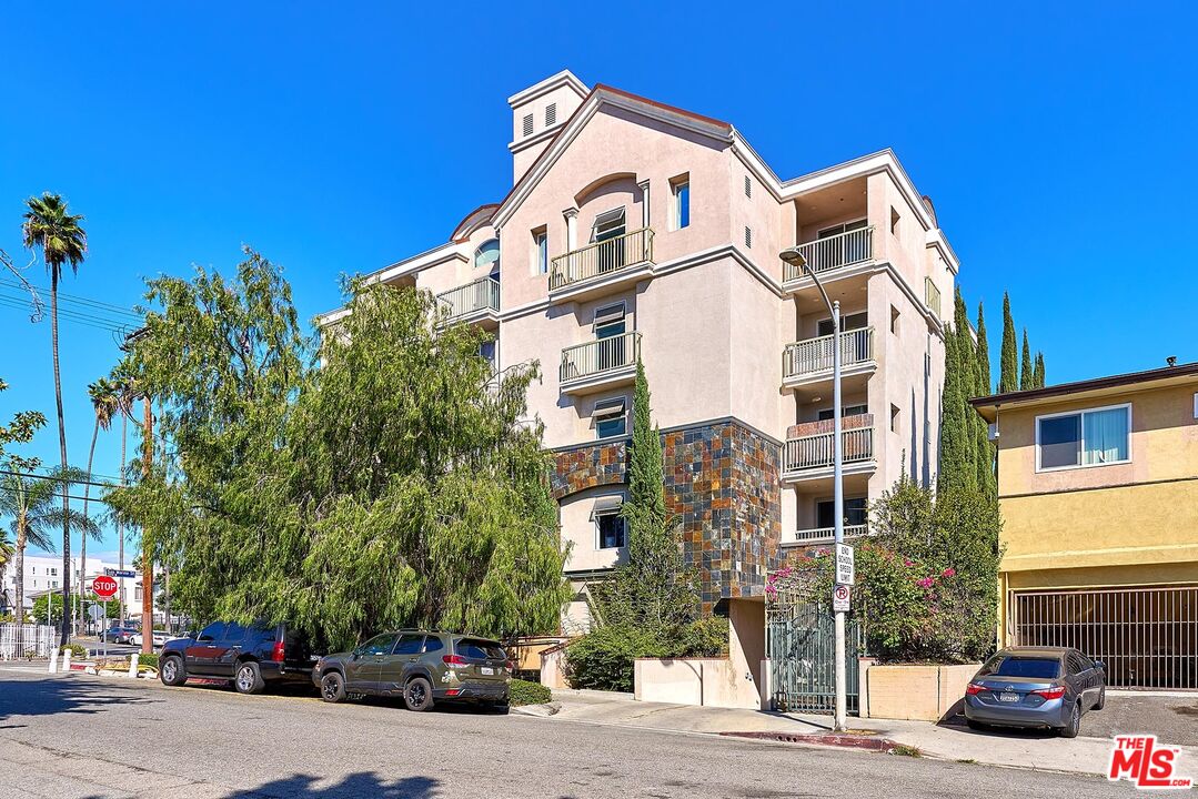 Property photo for 3140 San Marino St, #301, Los Angeles, CA