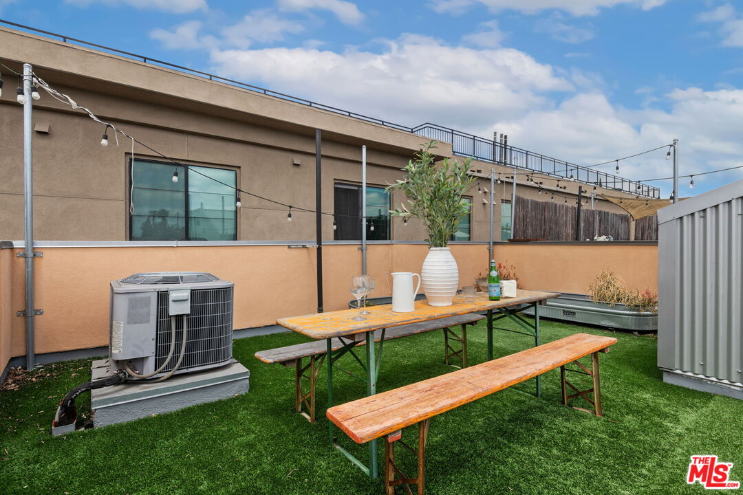 1933 W Kingston Pl, Los Angeles, CA 90026