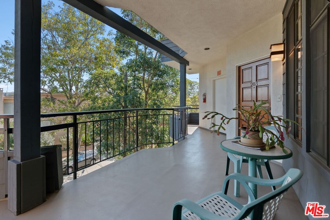 10866 Rose Ave, #203, Los Angeles, CA 90034 10866 Rose Ave, #203, Los Angeles, CA 90034