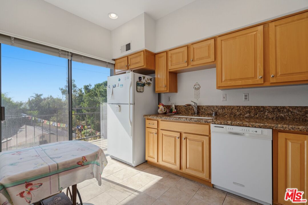 10866 Rose Ave, #203, Los Angeles, CA 90034 10866 Rose Ave, #203, Los Angeles, CA 90034