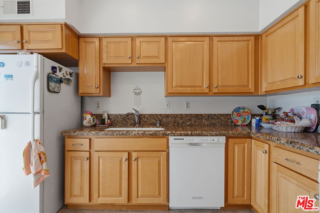 10866 Rose Ave, #203, Los Angeles, CA 90034 10866 Rose Ave, #203, Los Angeles, CA 90034