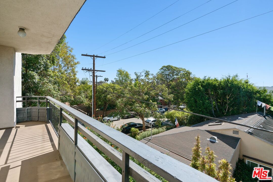 10866 Rose Ave, #203, Los Angeles, CA 90034 10866 Rose Ave, #203, Los Angeles, CA 90034