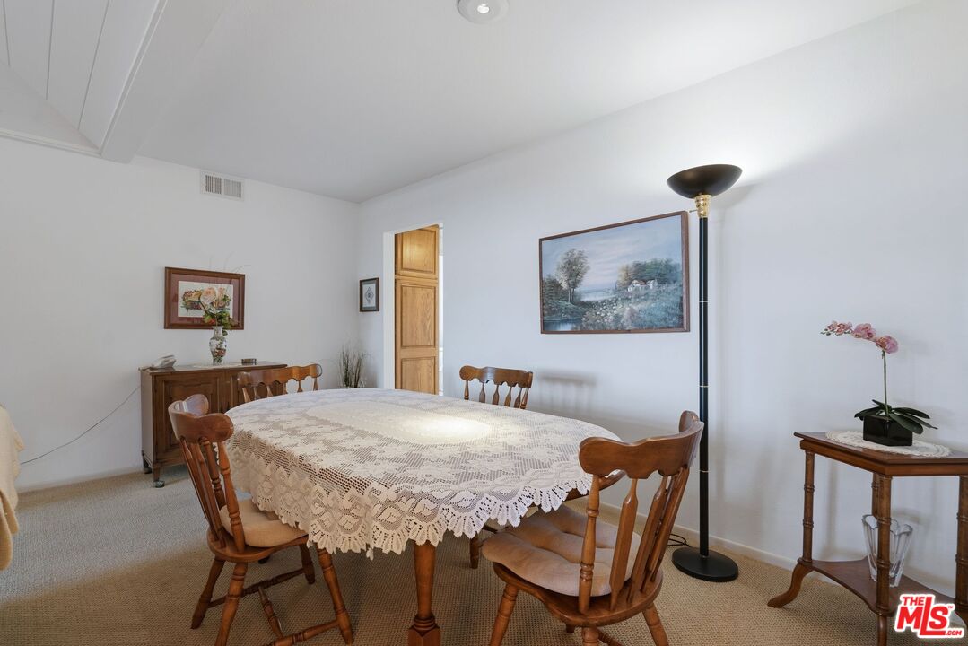 10866 Rose Ave, #203, Los Angeles, CA 90034 10866 Rose Ave, #203, Los Angeles, CA 90034