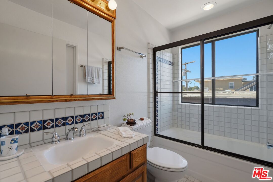 10866 Rose Ave, #203, Los Angeles, CA 90034 10866 Rose Ave, #203, Los Angeles, CA 90034