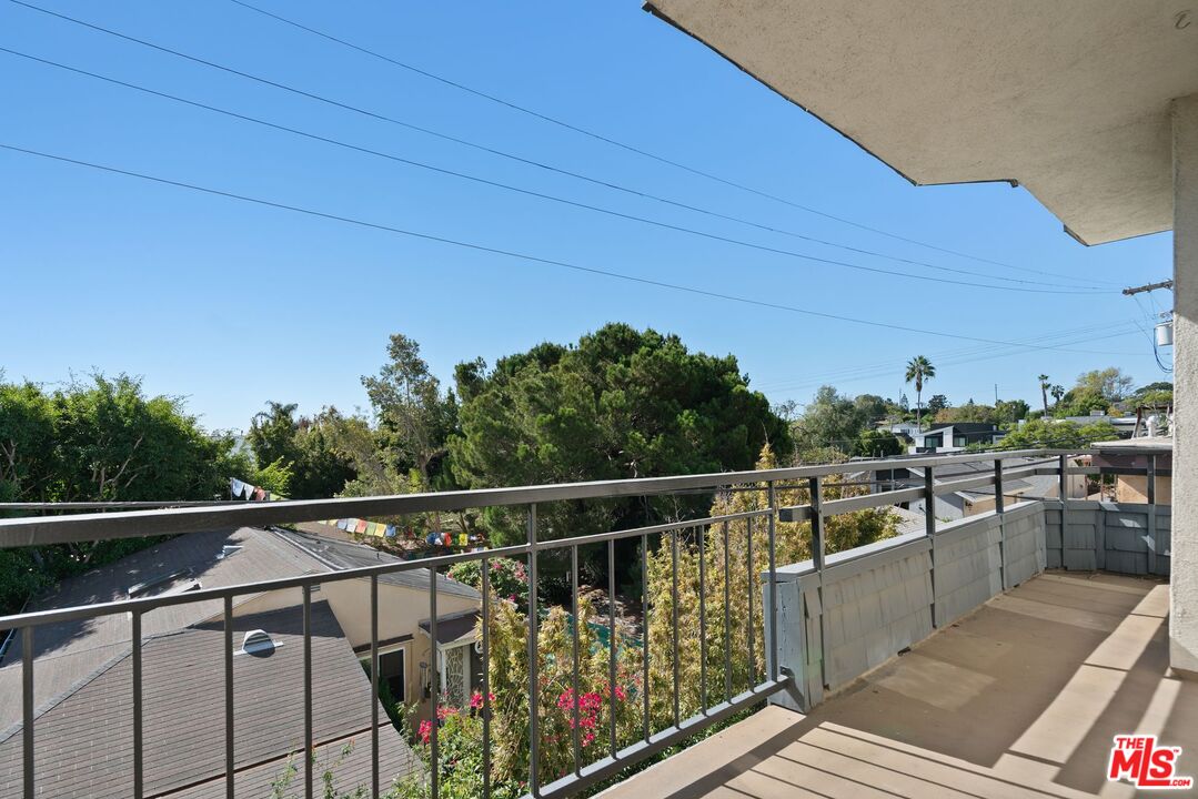 10866 Rose Ave, #203, Los Angeles, CA 90034 10866 Rose Ave, #203, Los Angeles, CA 90034