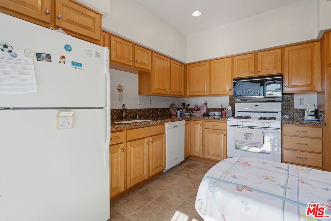 10866 Rose Ave, #203, Los Angeles, CA 90034 10866 Rose Ave, #203, Los Angeles, CA 90034