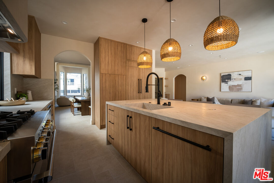 14807 Otsego St, Sherman Oaks, CA 91403