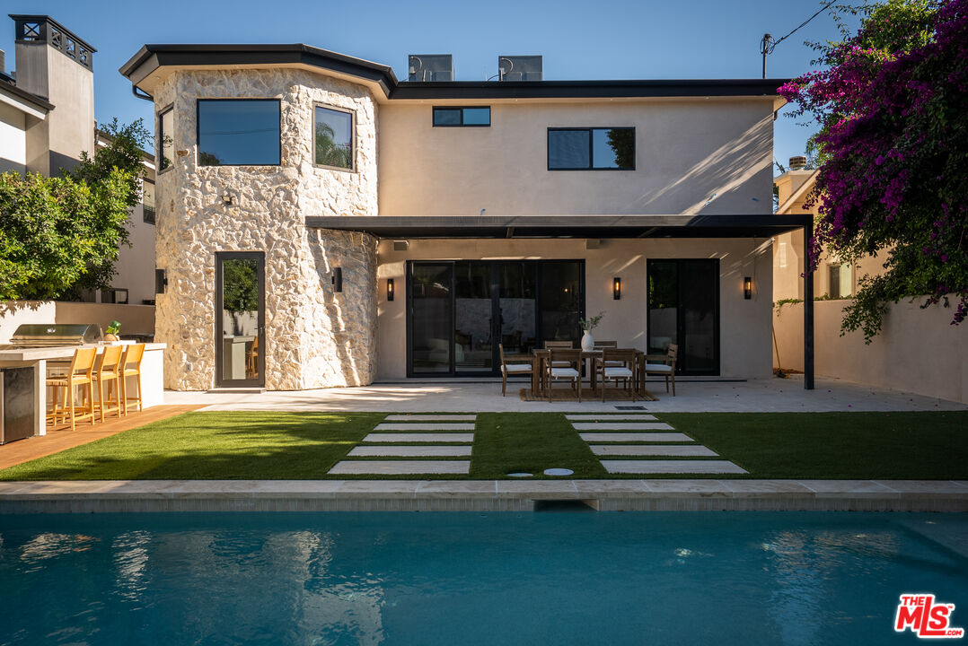 14807 Otsego St, Sherman Oaks, CA 91403