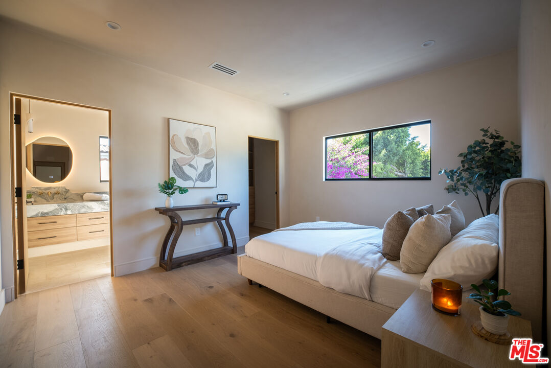 14807 Otsego St, Sherman Oaks, CA 91403