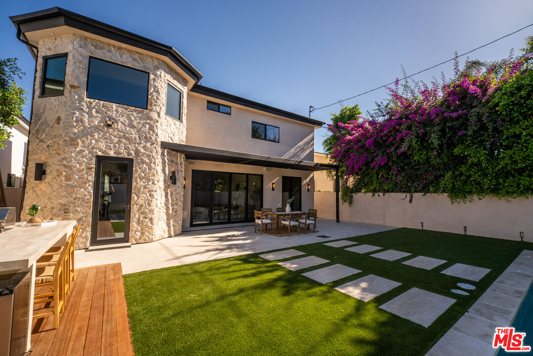 14807 Otsego St, Sherman Oaks, CA 91403