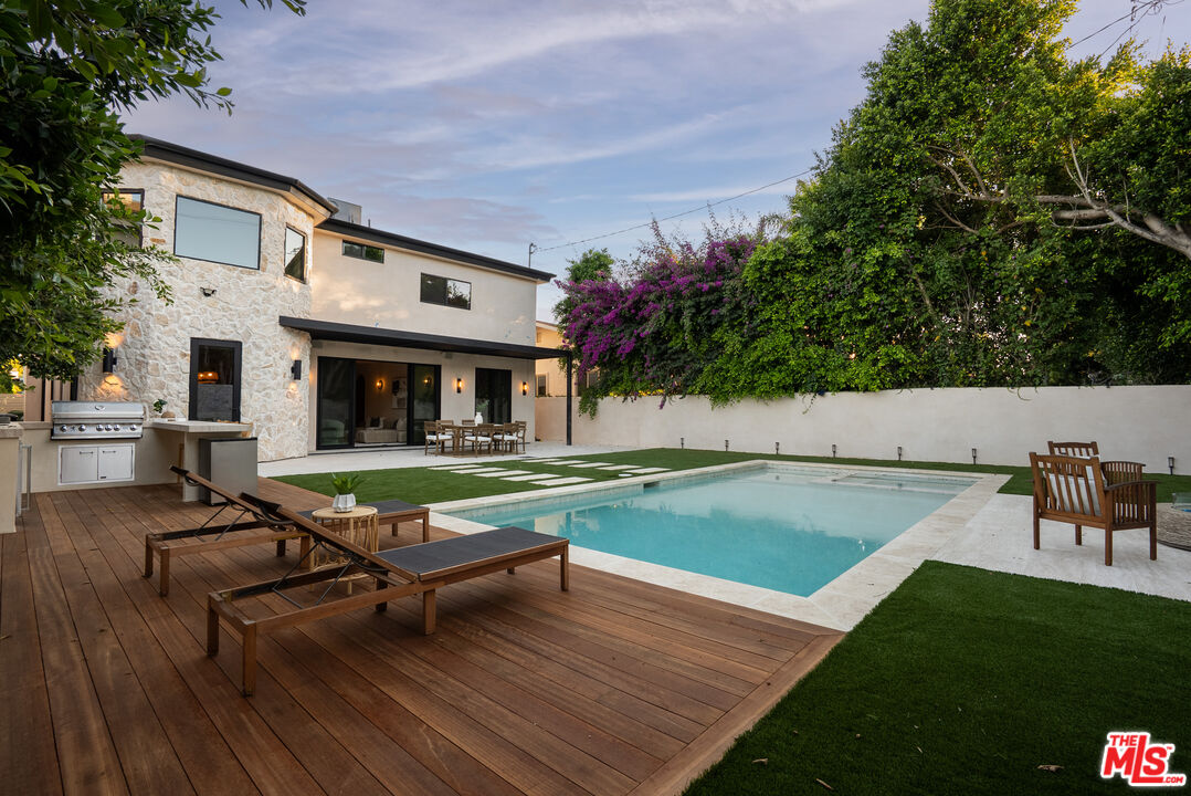 14807 Otsego St, Sherman Oaks, CA 91403
