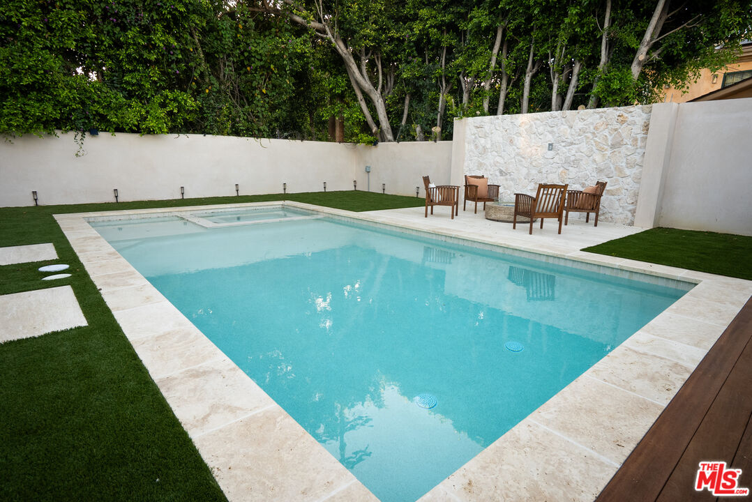 14807 Otsego St, Sherman Oaks, CA 91403