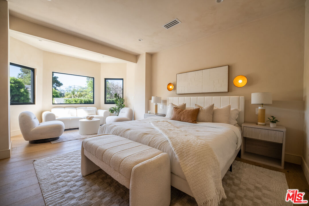 14807 Otsego St, Sherman Oaks, CA 91403